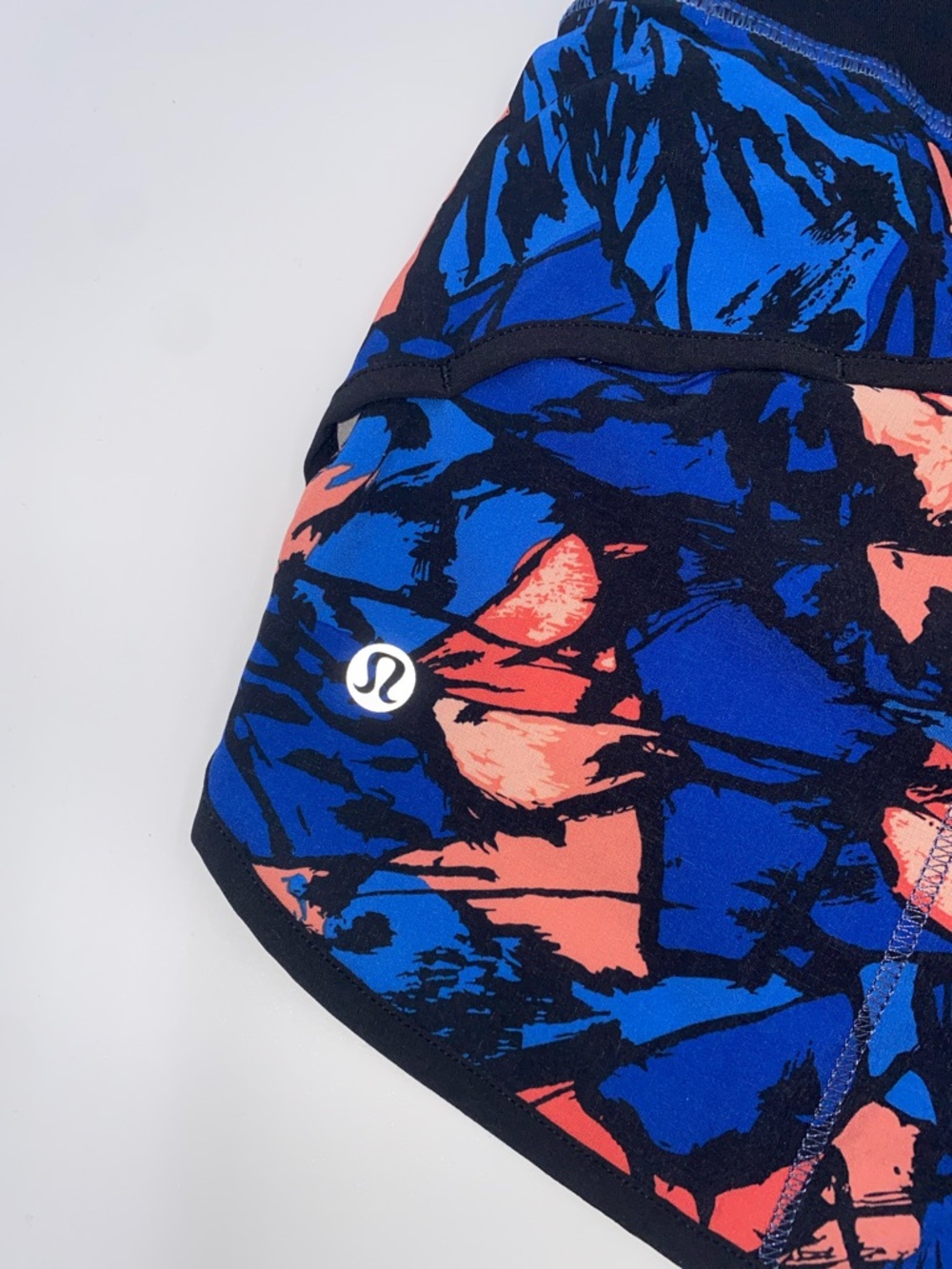 lululemon low-rise Speed Short 2.5” inseam  Blue and Coral Floral - Picture 3 of 4